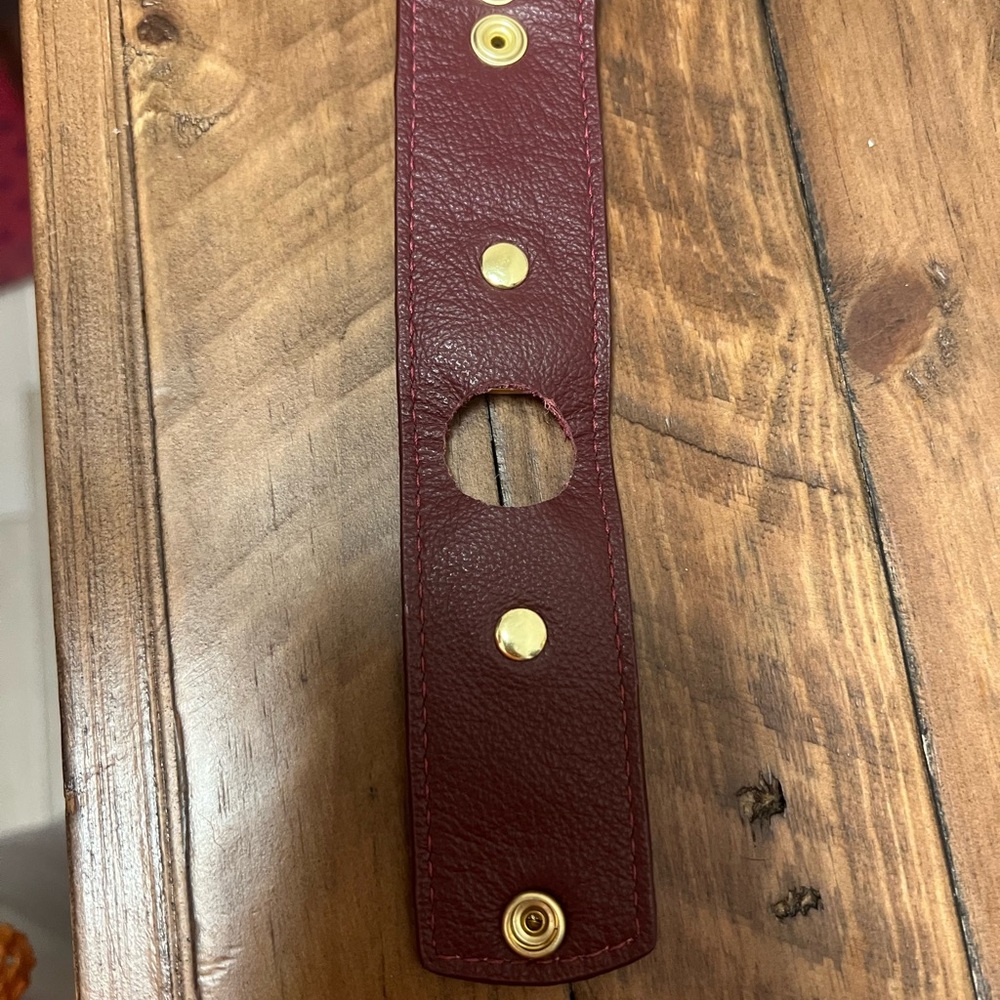 Luxe Raspberry Akoya Cuff Band - Picture 2 of 3